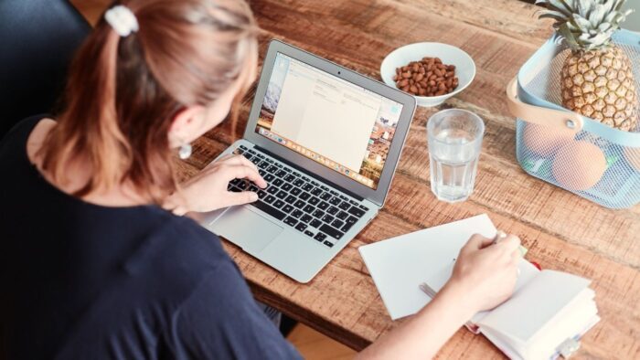 Bereiten Sie Ihre medizinischen Unterlagen vor Ihrer Reise ins Ausland vor.