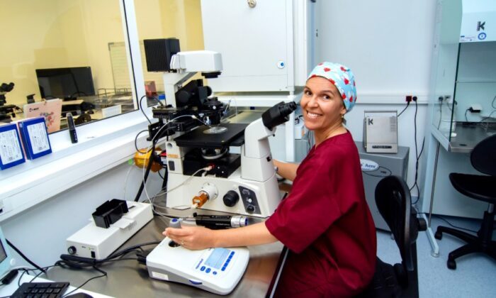 Embryologin bei IERA Quirónsalud